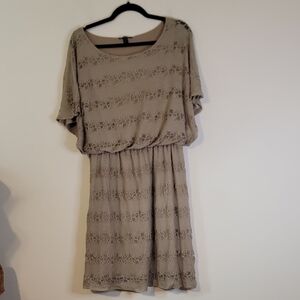 Chic Lace Midi Dress in Taupe